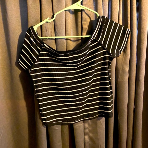 Off the shoulder crop - Picture 1 of 2